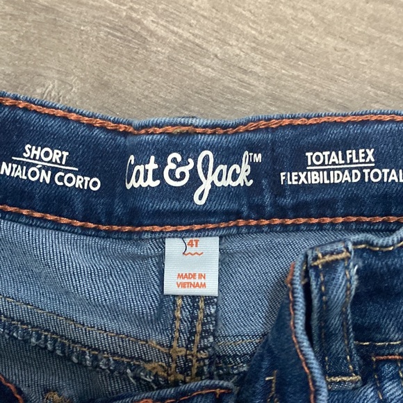 Toddler Girl Cat & Jack Denim Shorts - Picture 2 of 2